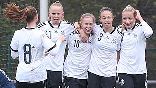 Ausgebildet an DFB-Stützpunkten: Jenny Gaugigl (l.) und die Spielerinnen der U 19-Frauen © Getty Images