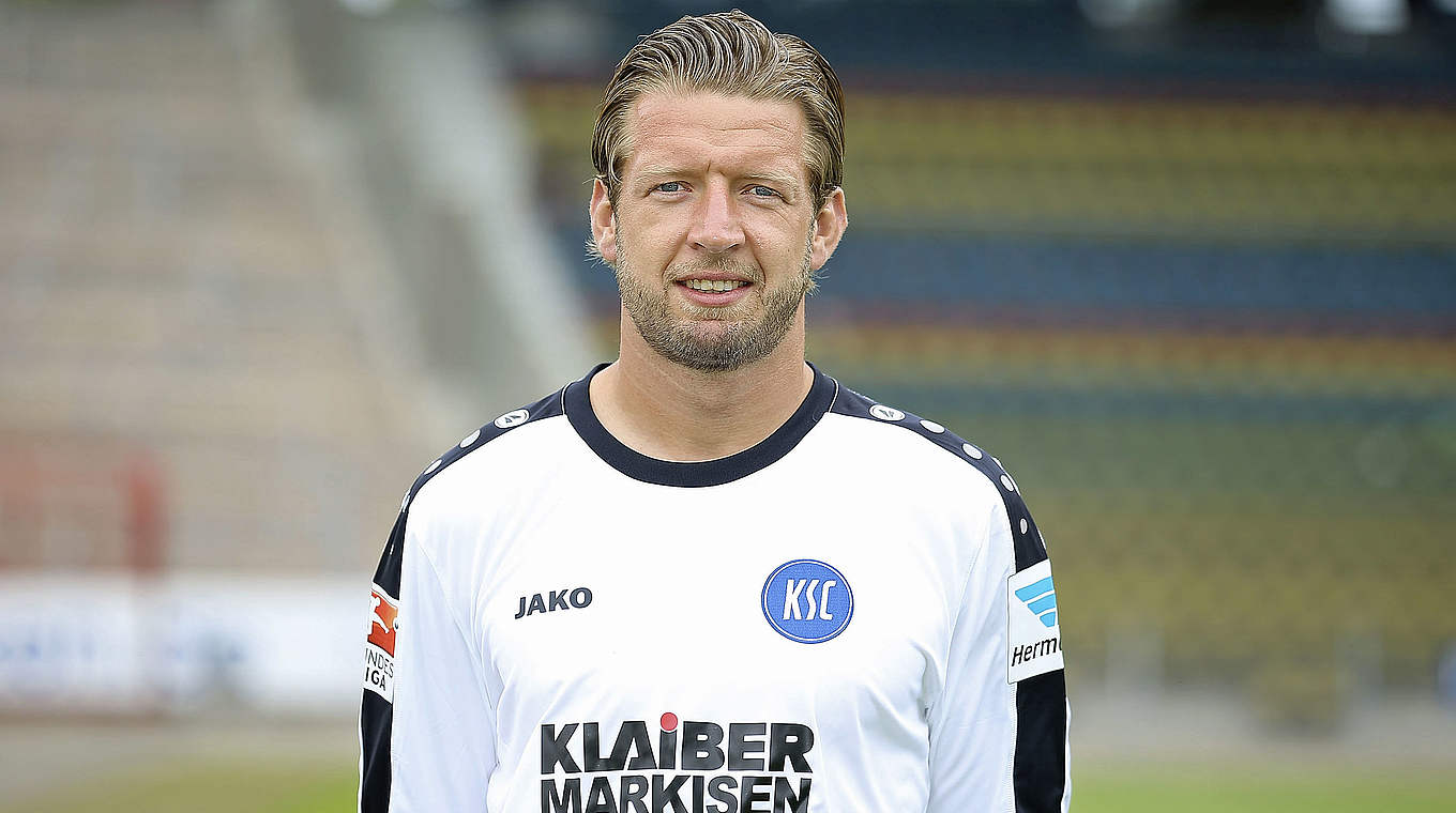 Bleibt Kapitän des KSC: Keeper Dirk Orlishausen © 2015 Getty Images