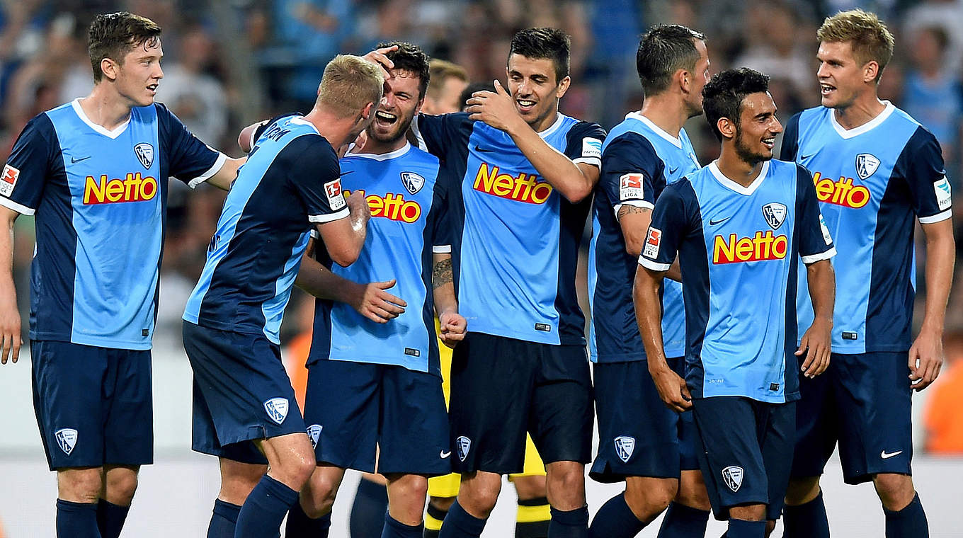 Treffsicher: Bochums Tim Hoogland (3.v.l.) lässt sich nach dem Tor feiern © 2015 Getty Images