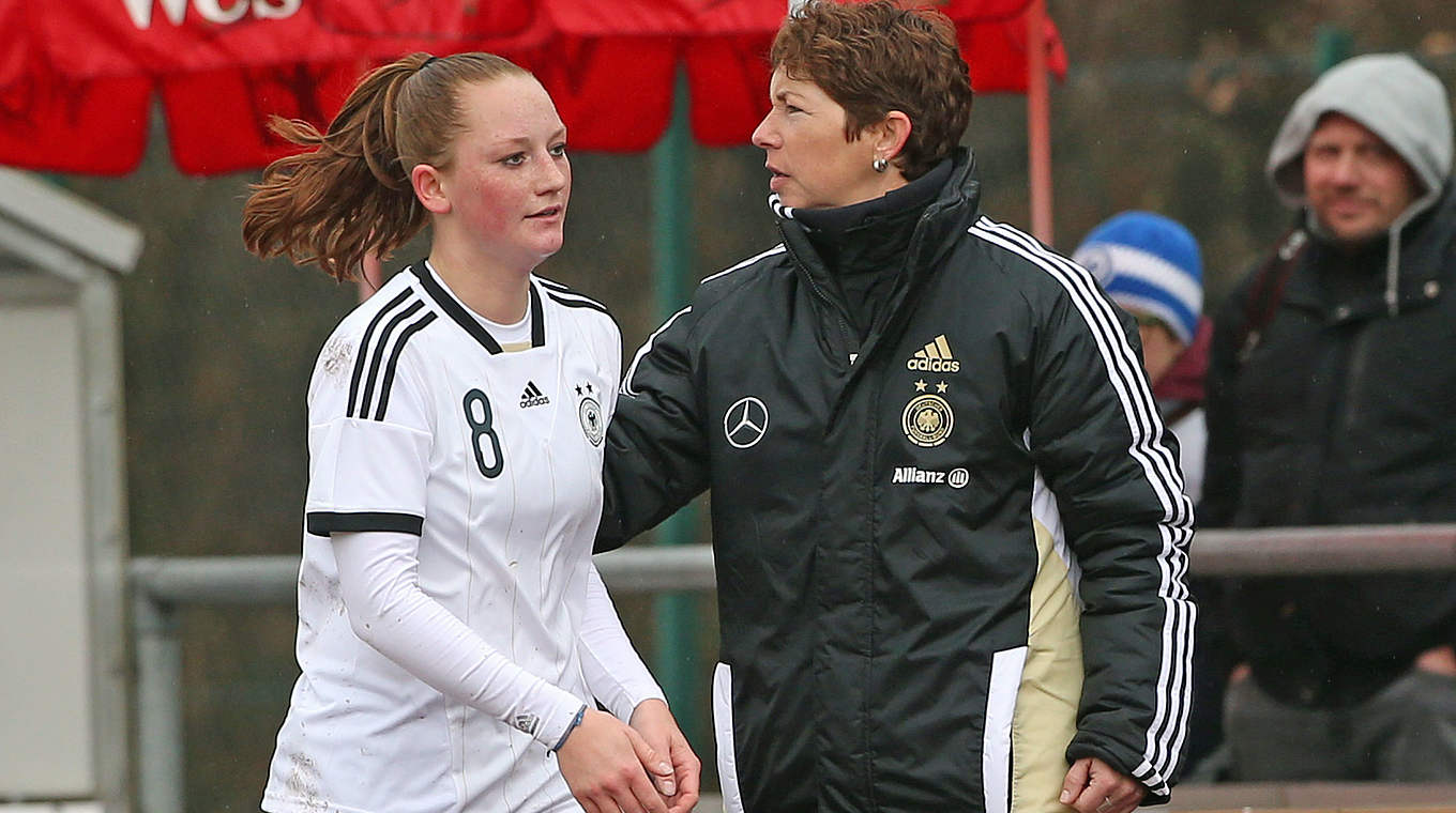 Zusammen U 20-Weltmeister 2014: Gaugigl (l.) und DFB-Trainerin Maren Meinert © 2014 Getty Images