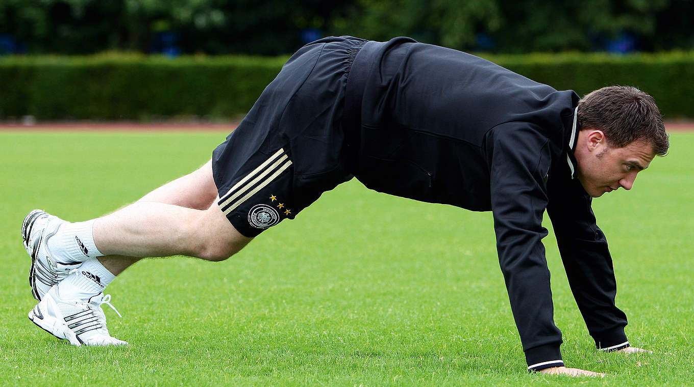 Wichtig auch für Schiedsrichter: Dehnübungen zur Stabilisierung der Muskulatur © 2008 Getty Images