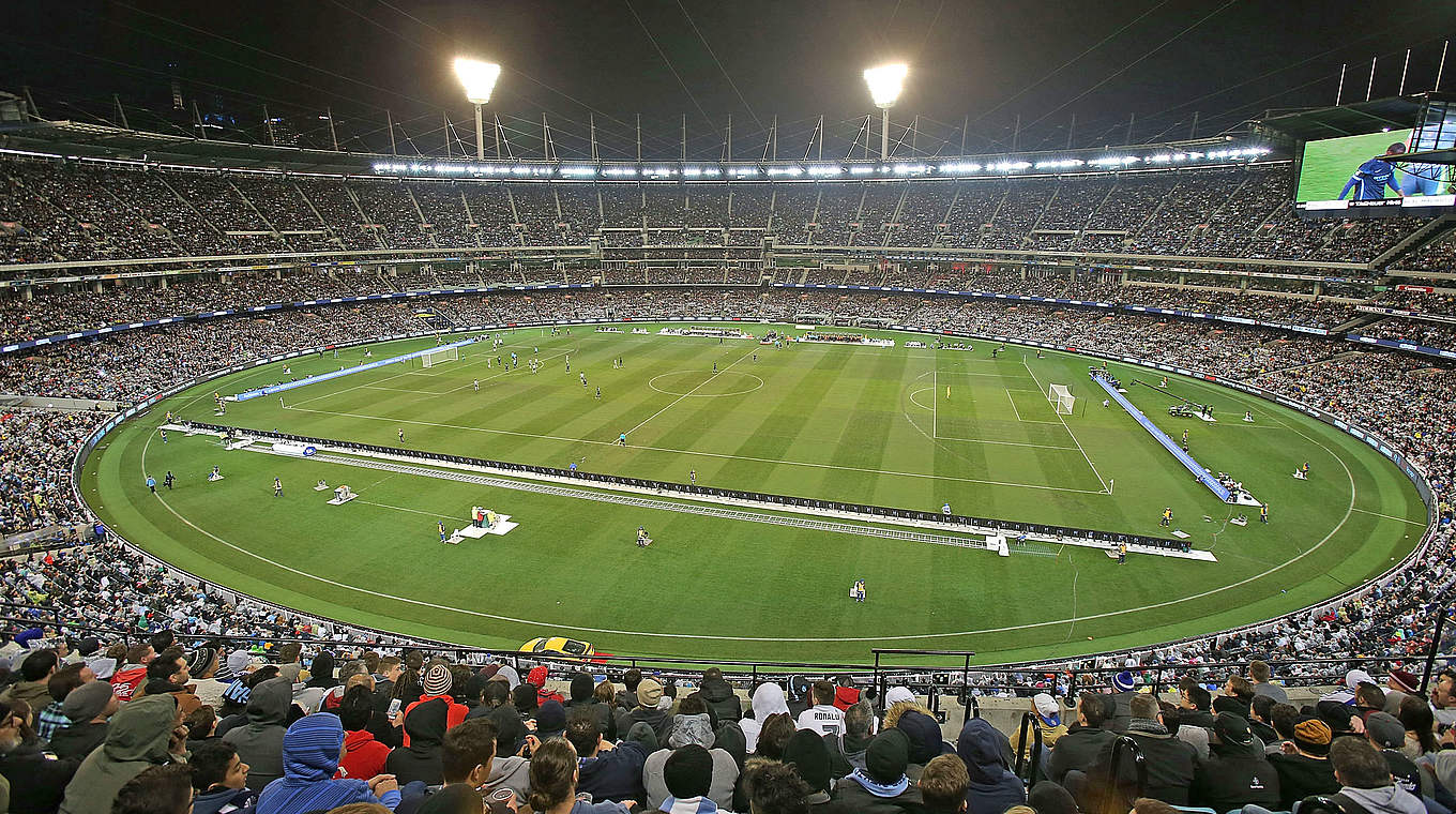 There was a great atmosphere in Melbourne with over 99,000 people in the stadium © 2015 Getty Images