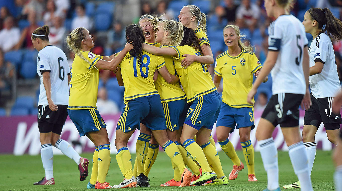 Sweden celebrate after the final whistle © ©SPORTSFILE