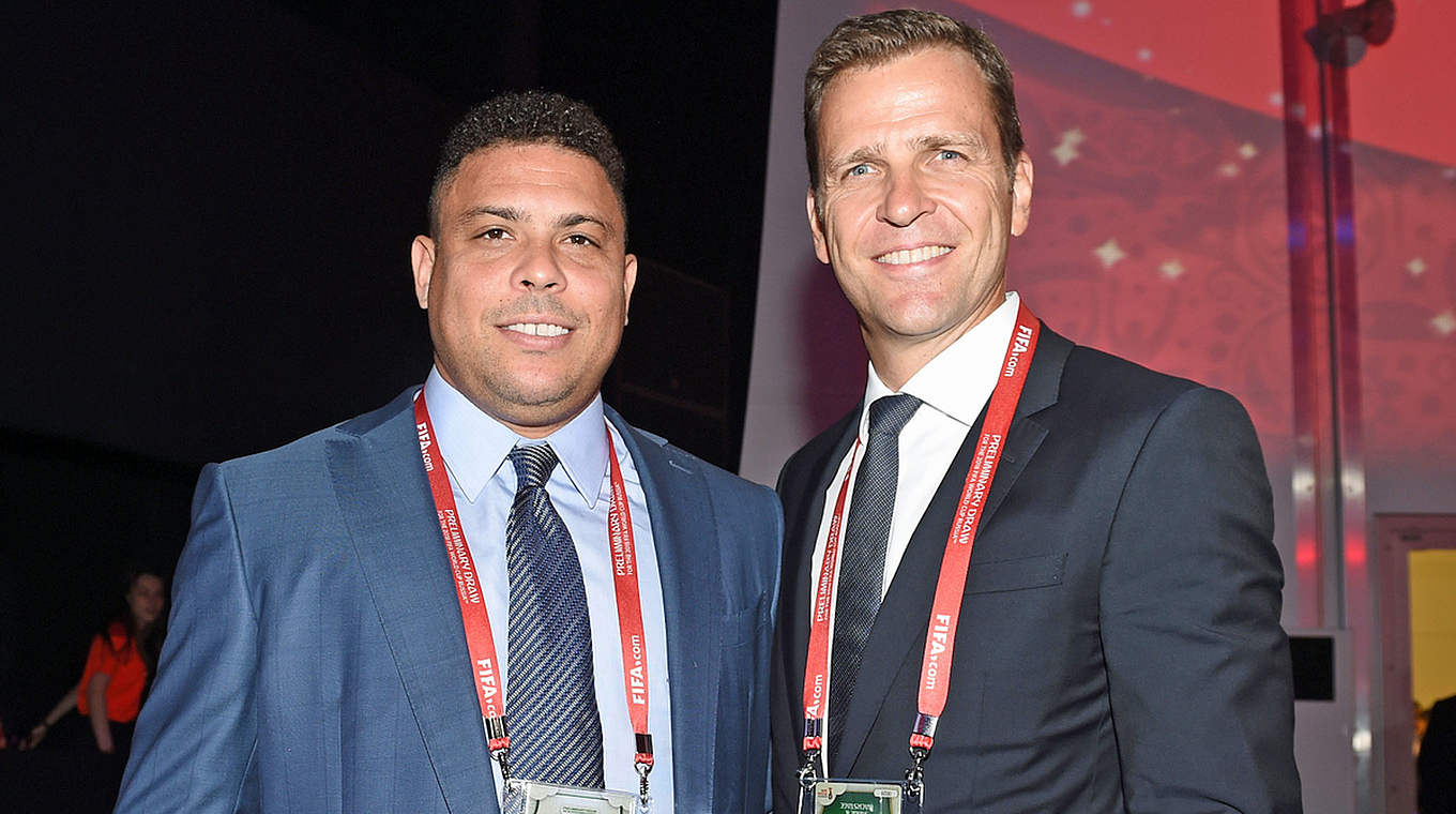 World and European champions mingling: Brazil's Ronaldo with Oliver Bierhoff © GES/Markus Gilliar