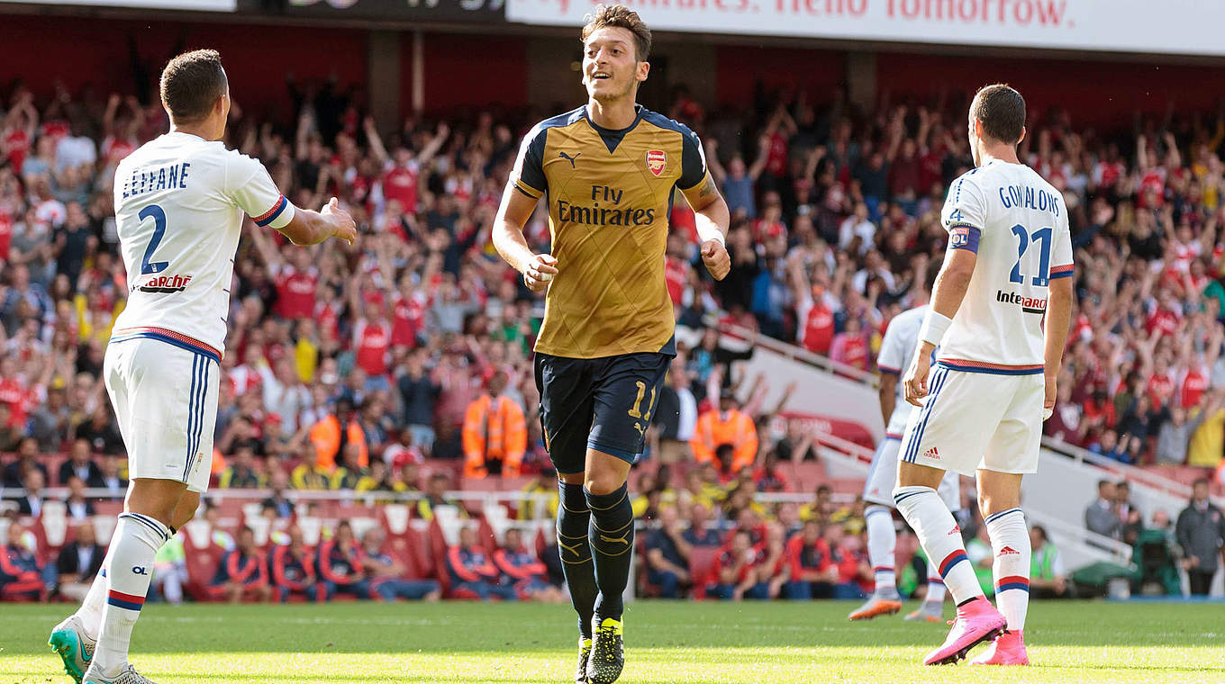 Mesut Özil was the stand-out man in the 6-0 win over Lyon © imago/BPI