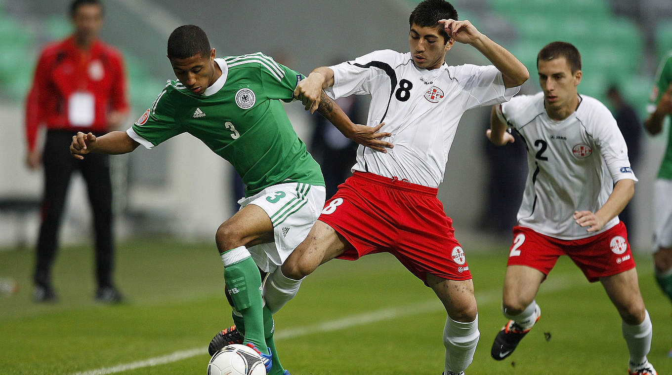 Verstärkt  Werder Bremen II: der georgische Nationalspieler Giorgi Papunashvili (M.) © 2012 Getty Images