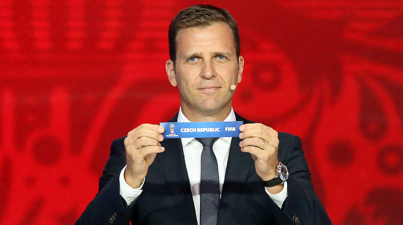 Präsentiert von Oliver Bierhoff: Der nominell stärkste Gegner ist Tschechien © 2015 Getty Images