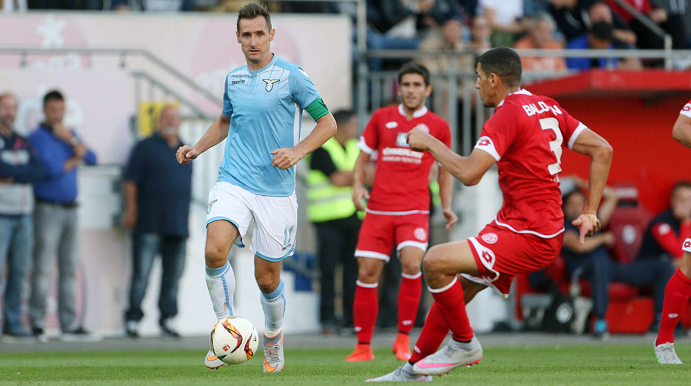 Niederlage in Mainz: Miroslav Klose (l.) und Lazio © imago/Thomas Frey