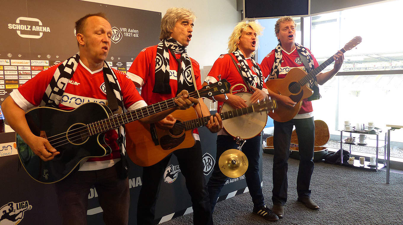 Populär in und um Aalen: Die Band "Herrn Stumpfes Zieh & Zupf Kapelle" singt für den VfR © VfR Aalen