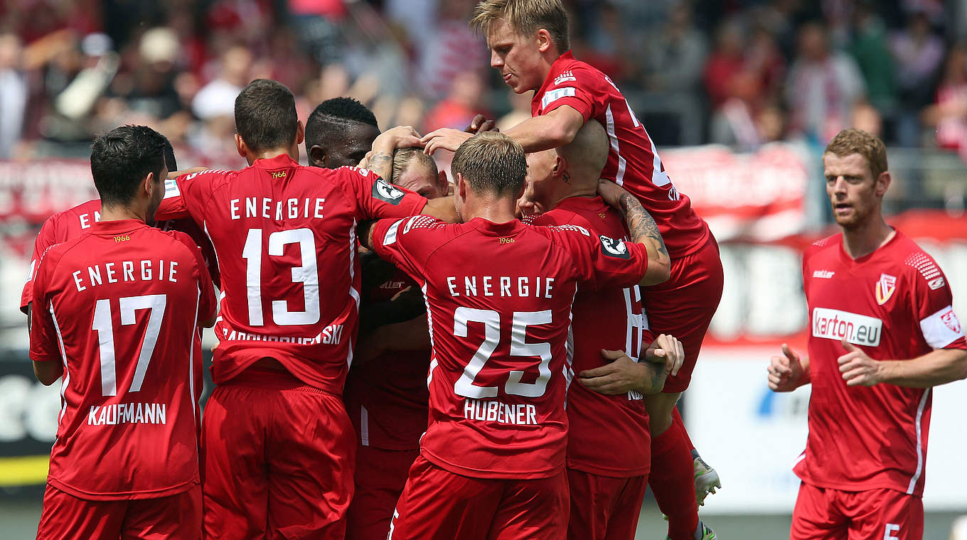 Zweiter Sieg im zweiten Spiel: Energie Cottbus feiert die Tabellenführung © 2015 Getty Images