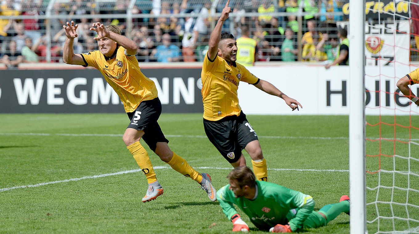 Rettet Dresden einen Punkt: Michael Hefele (l.) trifft per Elfmeter zum 1:1 in Würzburg © 2015 Getty Images