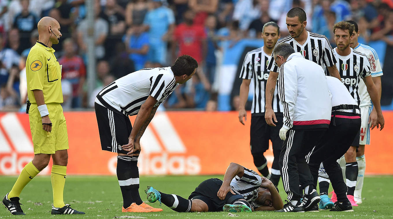 Khedira lying on the ground against Marseille © 2015 Getty Images