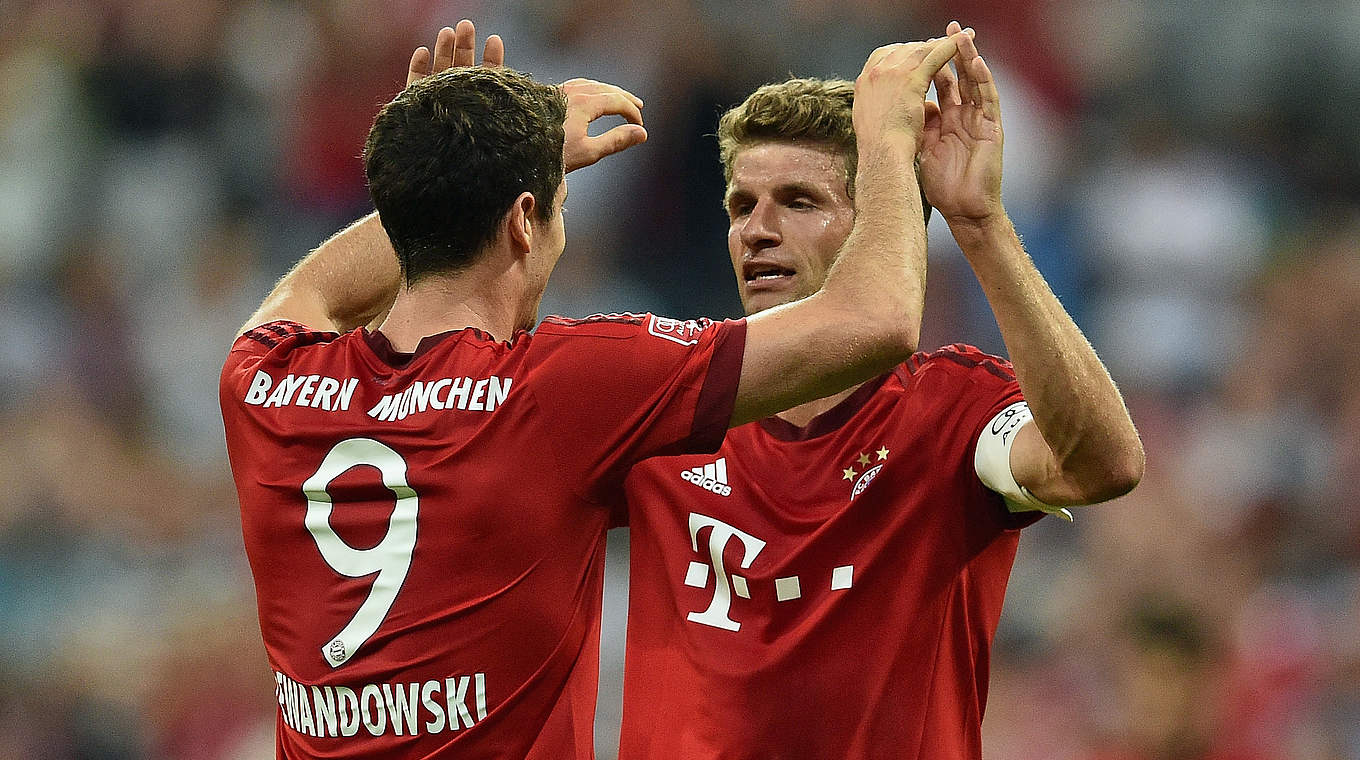 Müller celebrates with Polish goal scorer Robert Lewandowski  © 2015 Getty Images