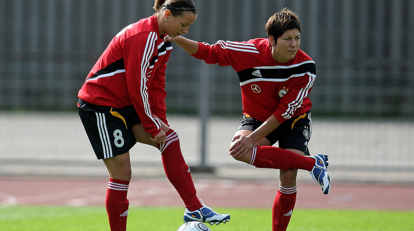 Bilder aus alten Tagen: Grings und Bresonik (r.) beim Training der DFB-Frauen © 2009 Getty Images
