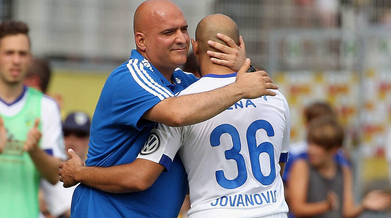 Uluc (l.) mit Torschütze Jovanovic: "Die Spieler sind über sich hinausgewachsen" © 2015 Getty Images