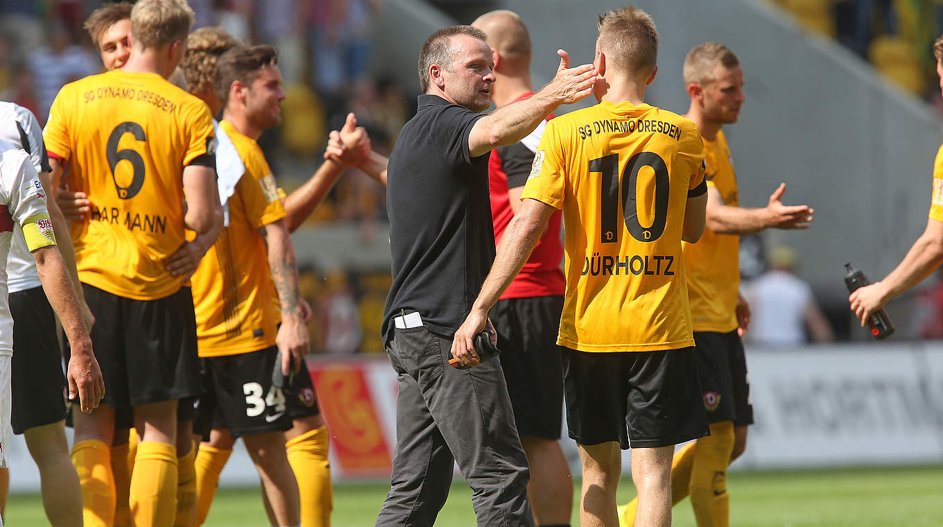 Dynamo Dresden - VfB Stuttgart II 4:1 (2:0) - Dynamo-Coach Stefan Böger beglückwünscht seine Spieler zum souveränen Heimerfolg © 2014 Getty Images