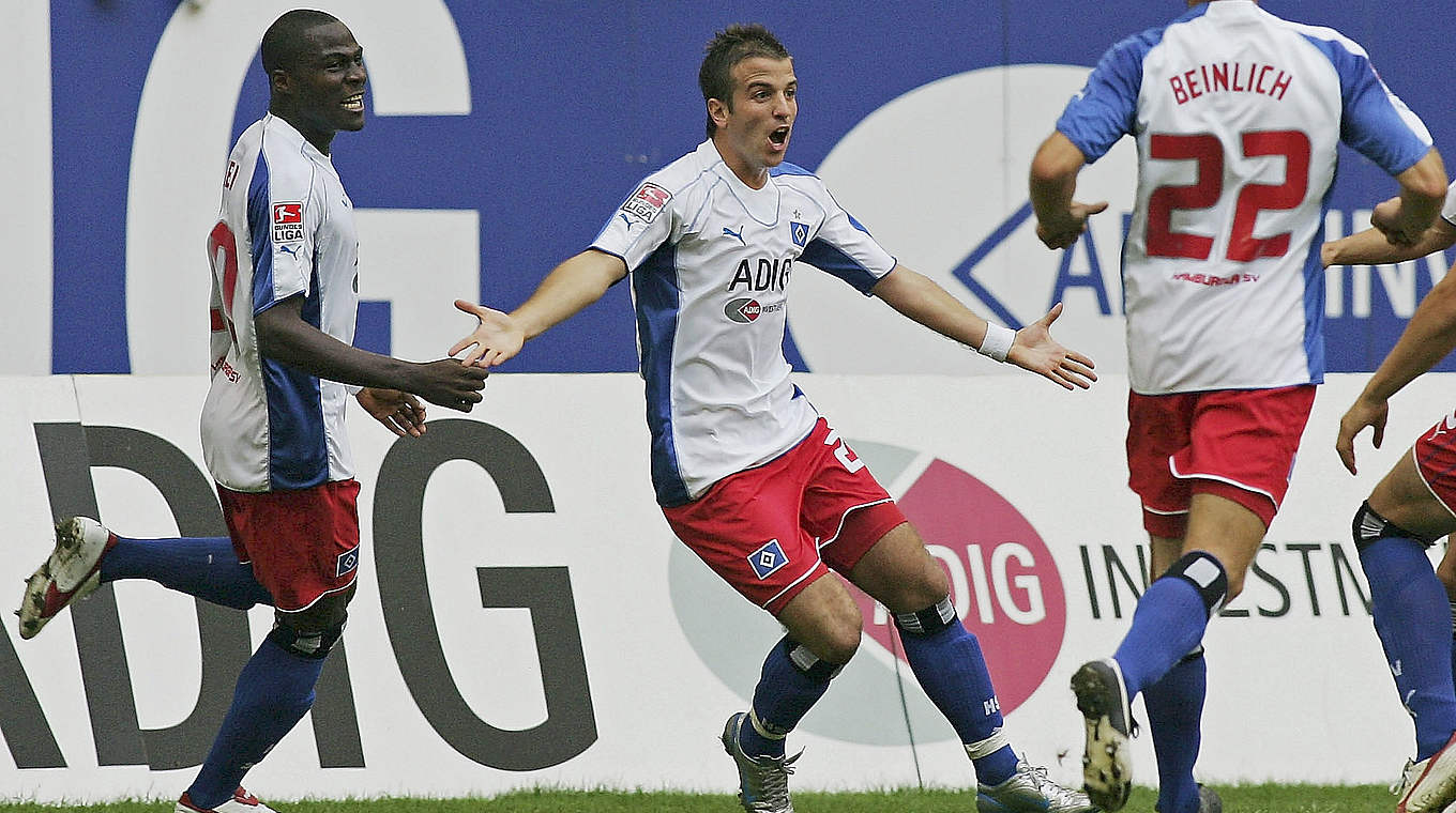 The end of a long series: Van der Vaart and HSV celebrate in Munich in 2005 © 2005 Getty Images
