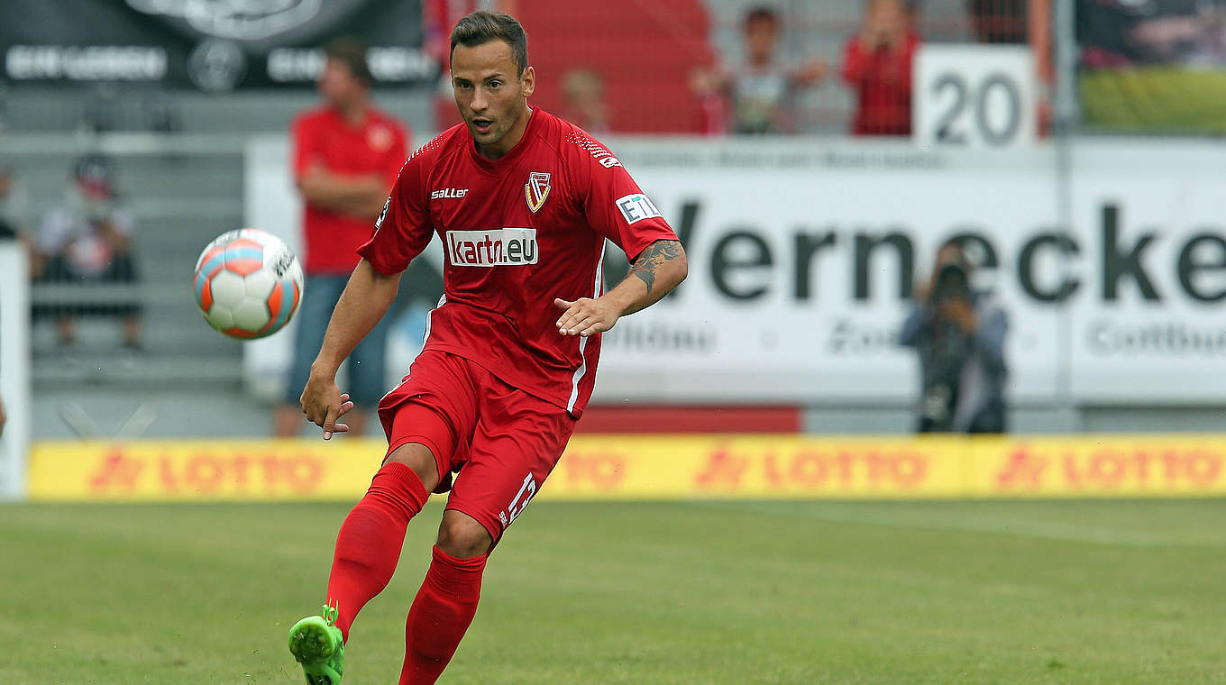 Einsatz gegen Ex-Klub Chemnitz fraglich: Cottbus' Ronny Garbuschewski hat eine Zerrung © 2015 Getty Images