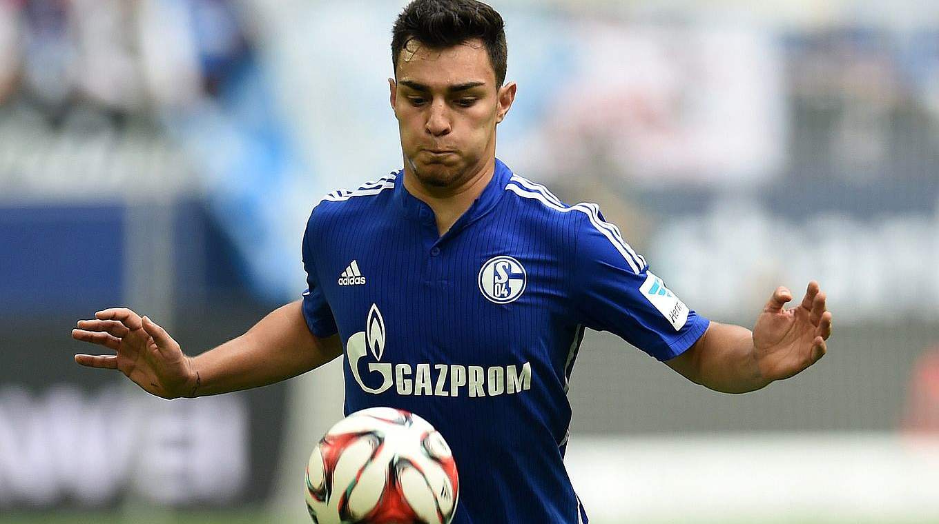 Ein Leben lang blau und weiß: Kaan Ayhan trug bisher immer nur das Schalke-Trikot © Getty Images