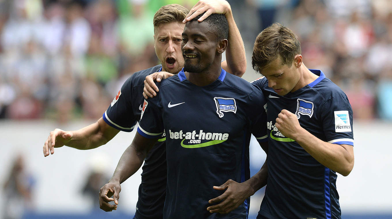 Salomon Kalou and his team take the lead against the 10 men of Augsburg © 