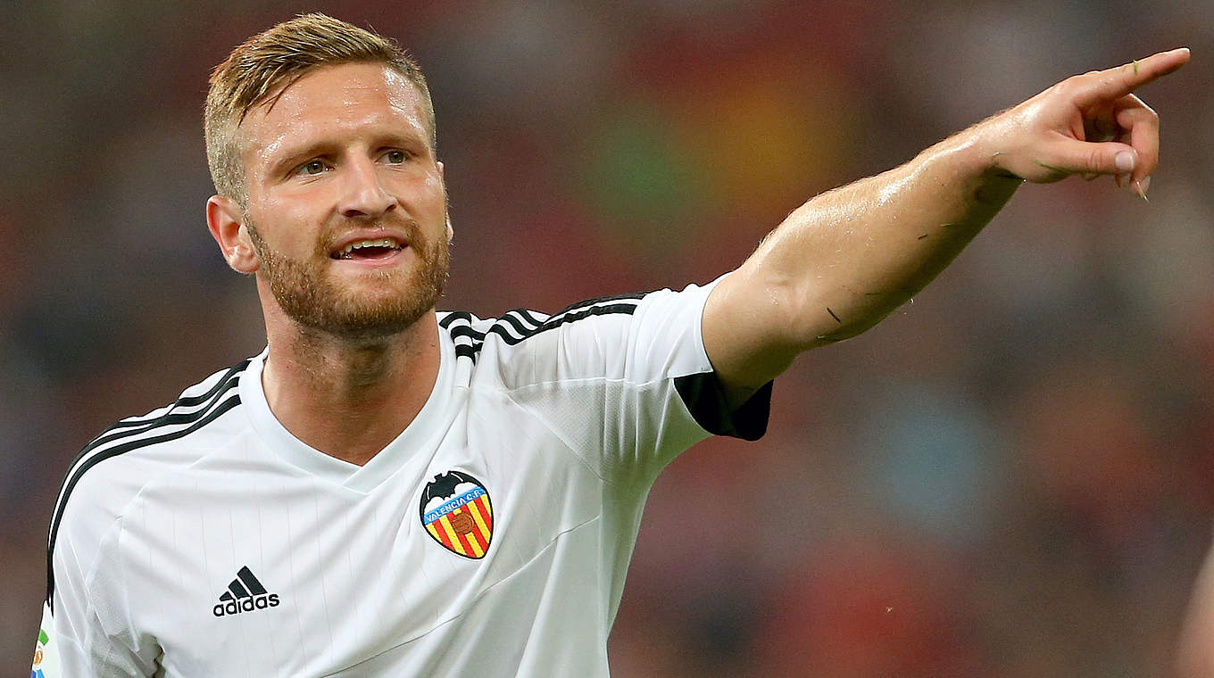 Mustafi organised the defence in Valencia's win © 2015 Getty Images