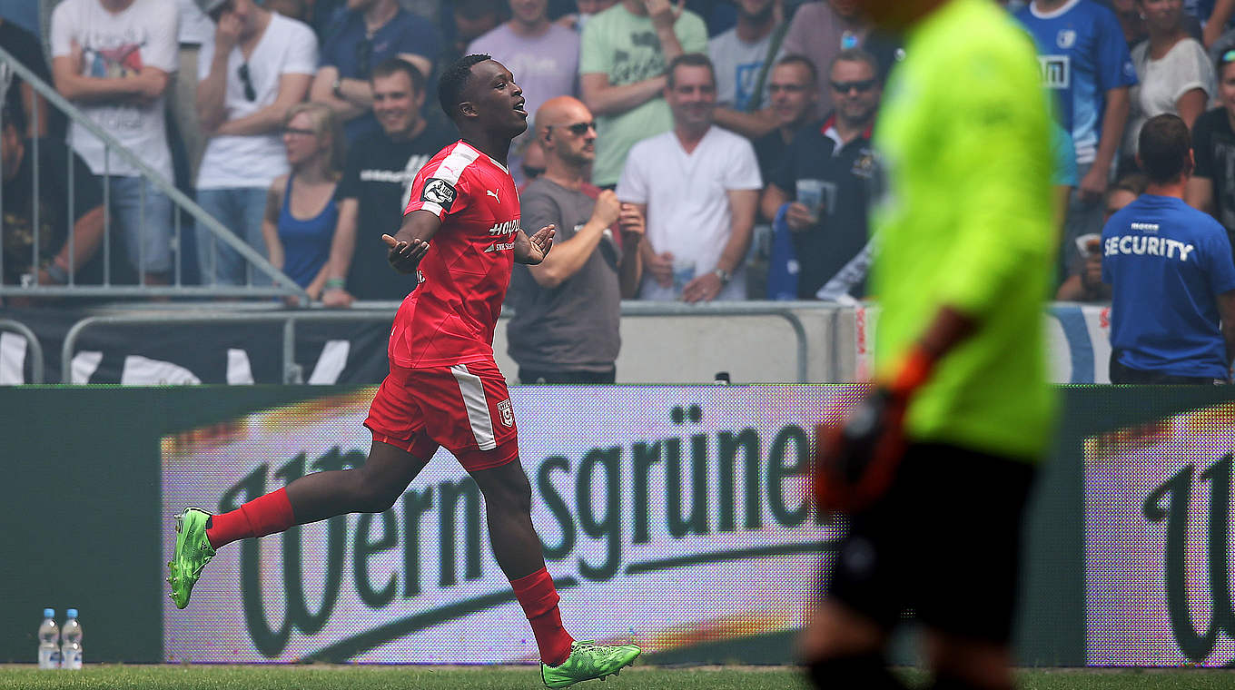 Trotz Halles erstem Saisontor punktlos Tabellenletzter: Osayamen Osawe mit dem HFC © 2015 Getty Images