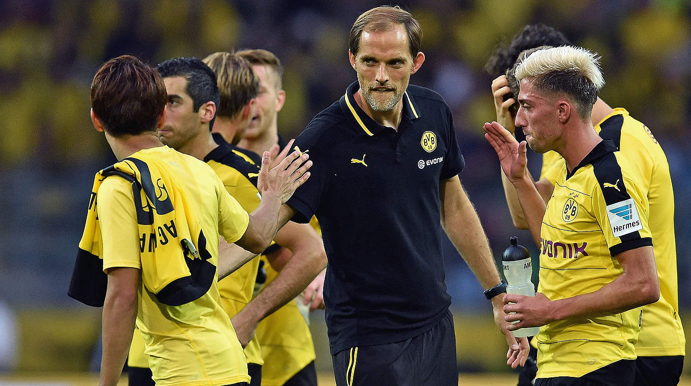 Borussia Dortmund - Borussia Mönchengladbach 4:0 (3:0): BVB-Coach Thomas Tuchel feiert mit seiner Mannschaft einen Traumstart gegen den Champions-League-Teilnehmer vom Niederrhein © 2015 Borussia Dortmund