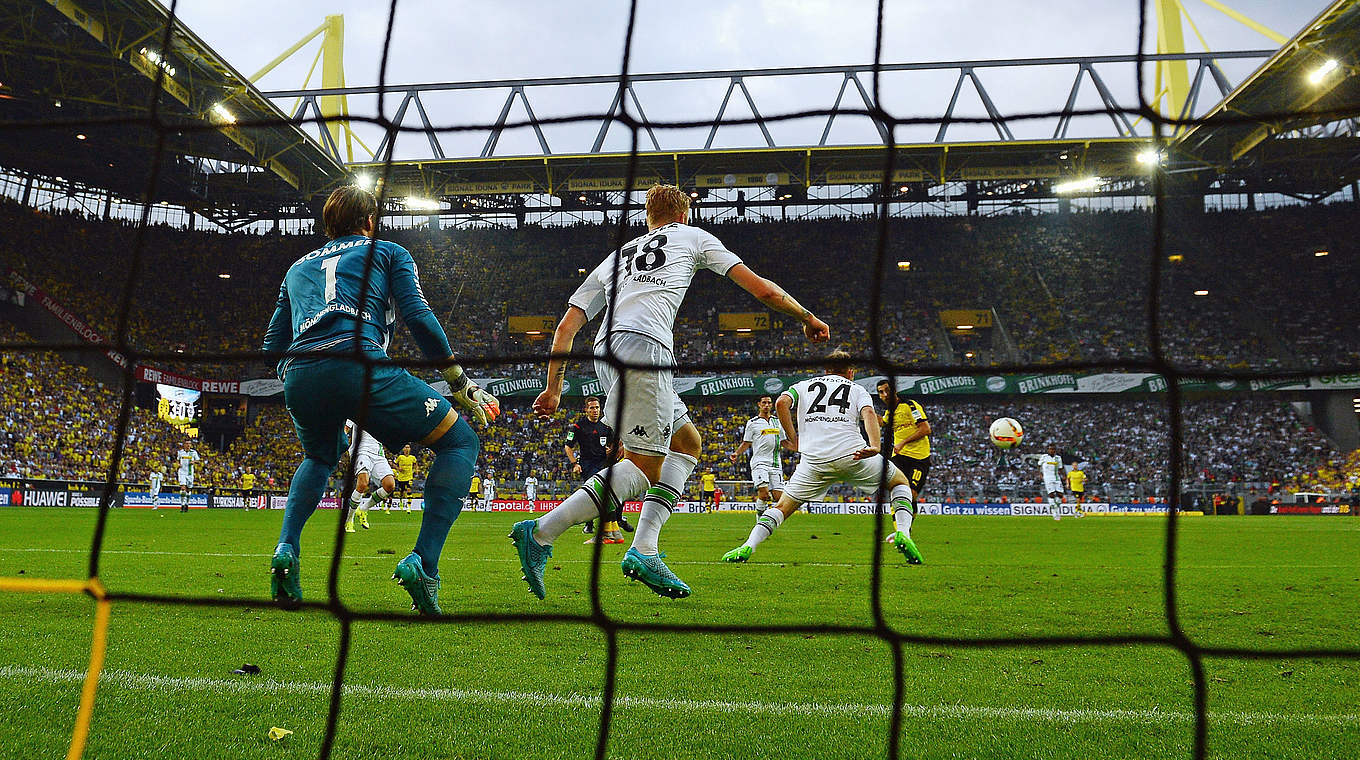 Borussia Dortmund - Borussia Mönchengladbach 4:0 (3:0): Der Mann des Tages, Henrikh Mkhitaryan, trifft zum 4:0-Endstand © 2015 Borussia Dortmund