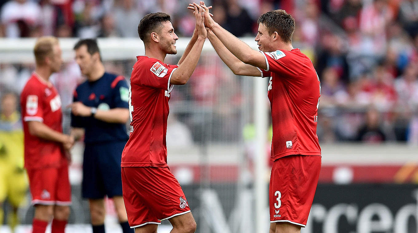 VfB Stuttgart - 1. FC Köln 1:3 (0:0): Jonas Hector (l.) und Dominique Heintz bejubeln den schmeichelhaften Auswärtssieg © 2015 Getty Images