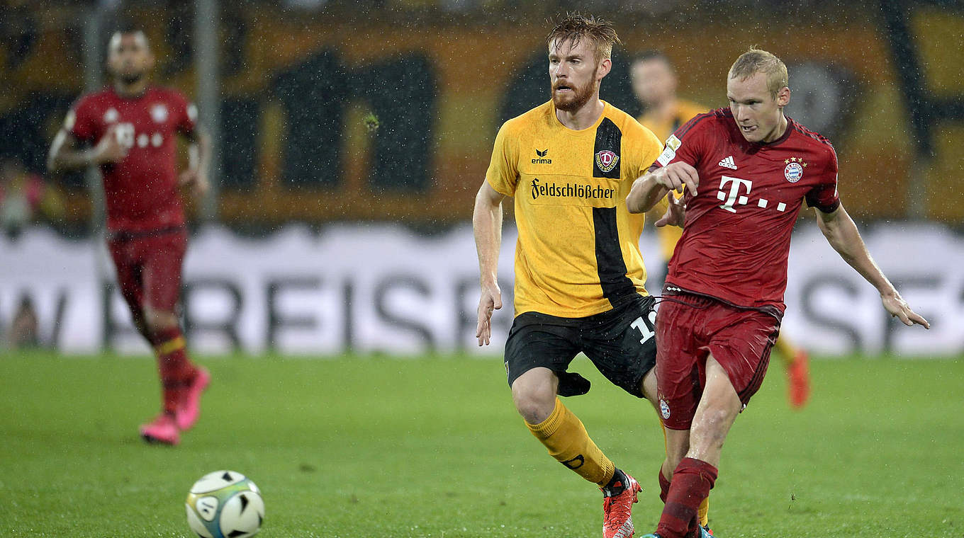 Comeback im Testspiel gegen den FC Bayern München: Dresdens Mathias Fetsch (2.v.l.) © imago/Robert Michael