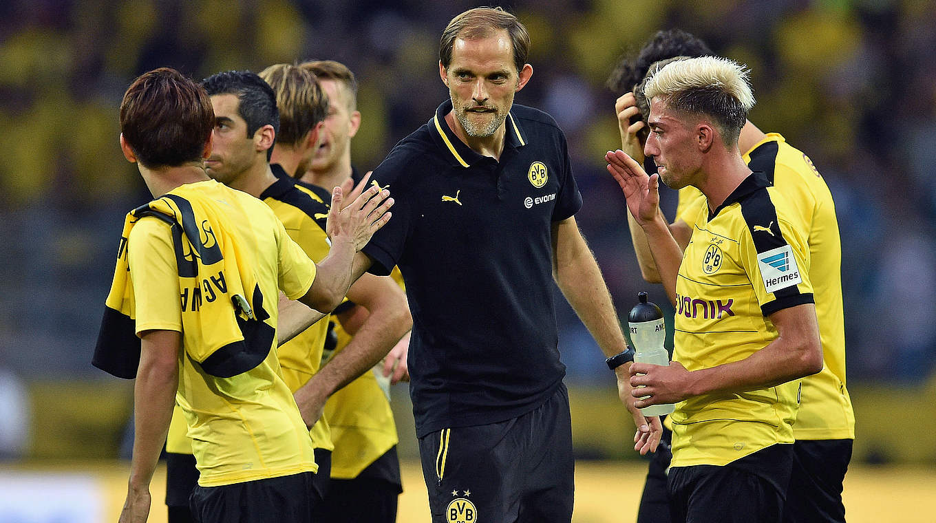 Den Schwung vom Saisonstart mitnehmen: Trainer Thomas Tuchel (M.) und der BVB © 2015 Borussia Dortmund