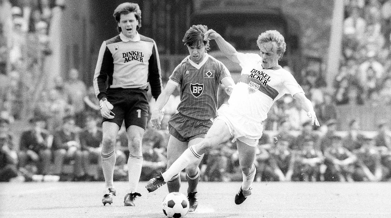 Jürgen Milewski (M.): Siegtor für HSV am 34. Spieltag 1984, doch Meister wird der VfB © imago/Pressefoto Baumann