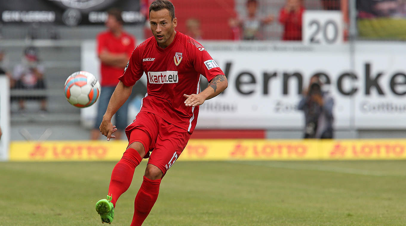 "Kein Risiko eingehen": Der Cottbuser Ronny Garbuschewski wird in Köln geschont © 2015 Getty Images