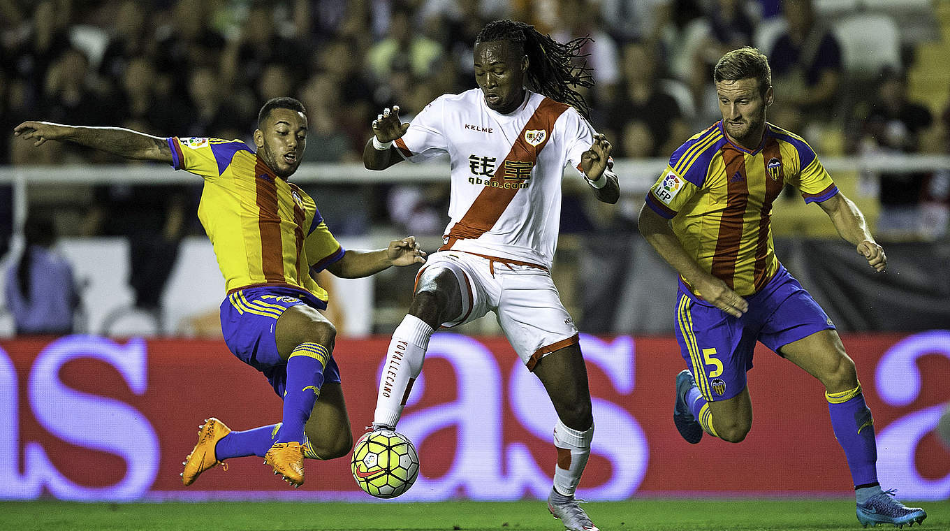 Kein Sieg zum Auftakt gegen Vallecano: Shkodran Mustafi (r.) und Valencia © 2015 Getty Images