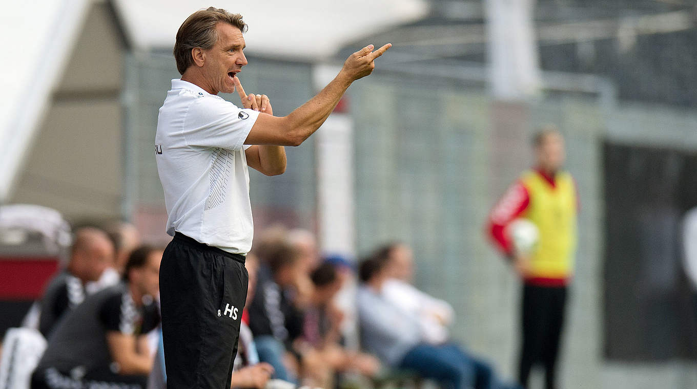 Nullnummer gegen den VfR Aalen: Trainer Horst Steffen und die Stuttgarter Kickers © 2014 Getty Images