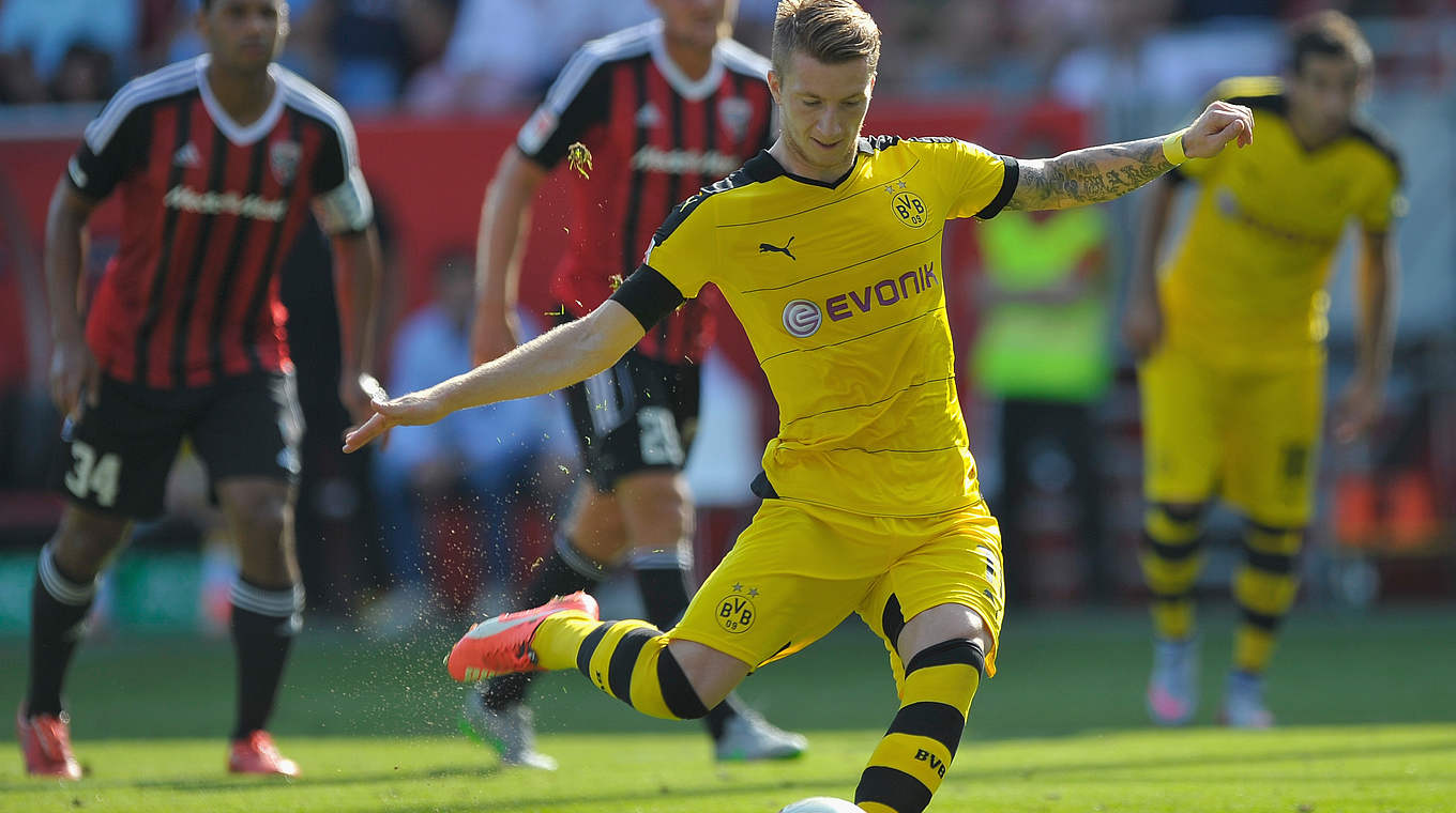 Reus puts Dortmund 2-0 up from the spot © 2015 Getty Images
