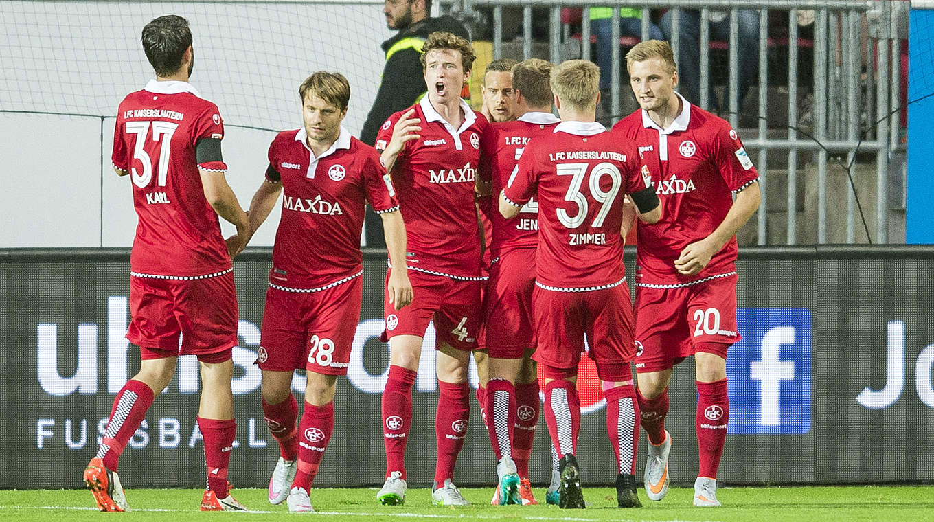 Jubel beim FCK: Sieg gegen Paderborn © 2015 Getty Images