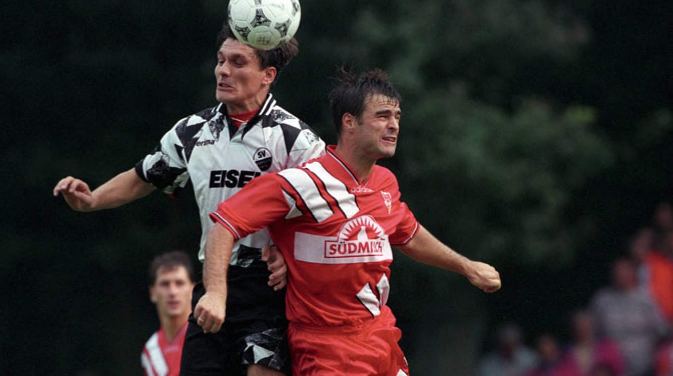DFB-Pokalsensation 1995: Der VfB mit Thomas Berthold (r.) verliert in Sandhausen © imago/Pressefoto Baumann