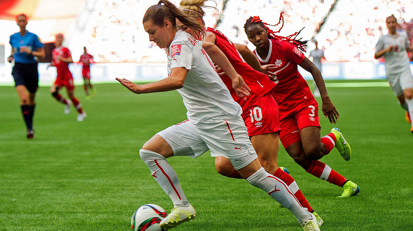 Neu in Wolfsburg: die Schweizer Nationalspielerin Ramona Bachmann (l.) © 2015 Getty Images