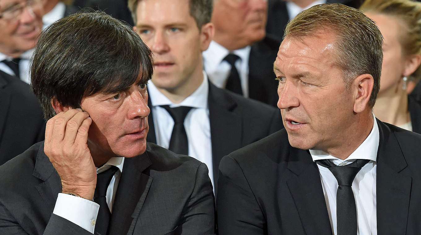 Auch die Nationalmannschaft trauert um "MV": Joachim Löw (l.) und Andreas Köpke (r.) © AFP/GettyImages