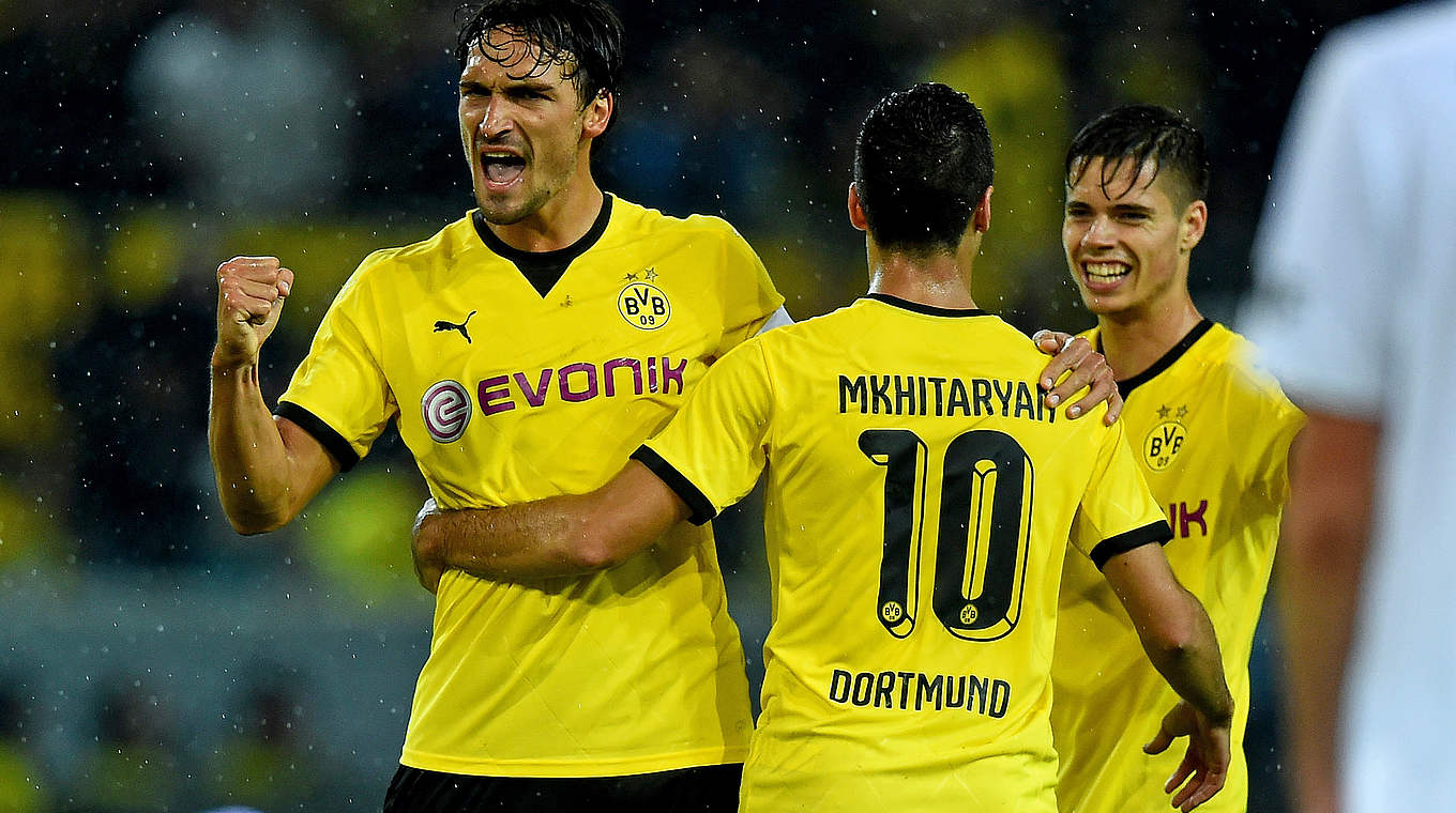 Geschafft: Mats Hummels (l.) und Dortmund stehen in der Gruppenphase  © 2015 Getty Images