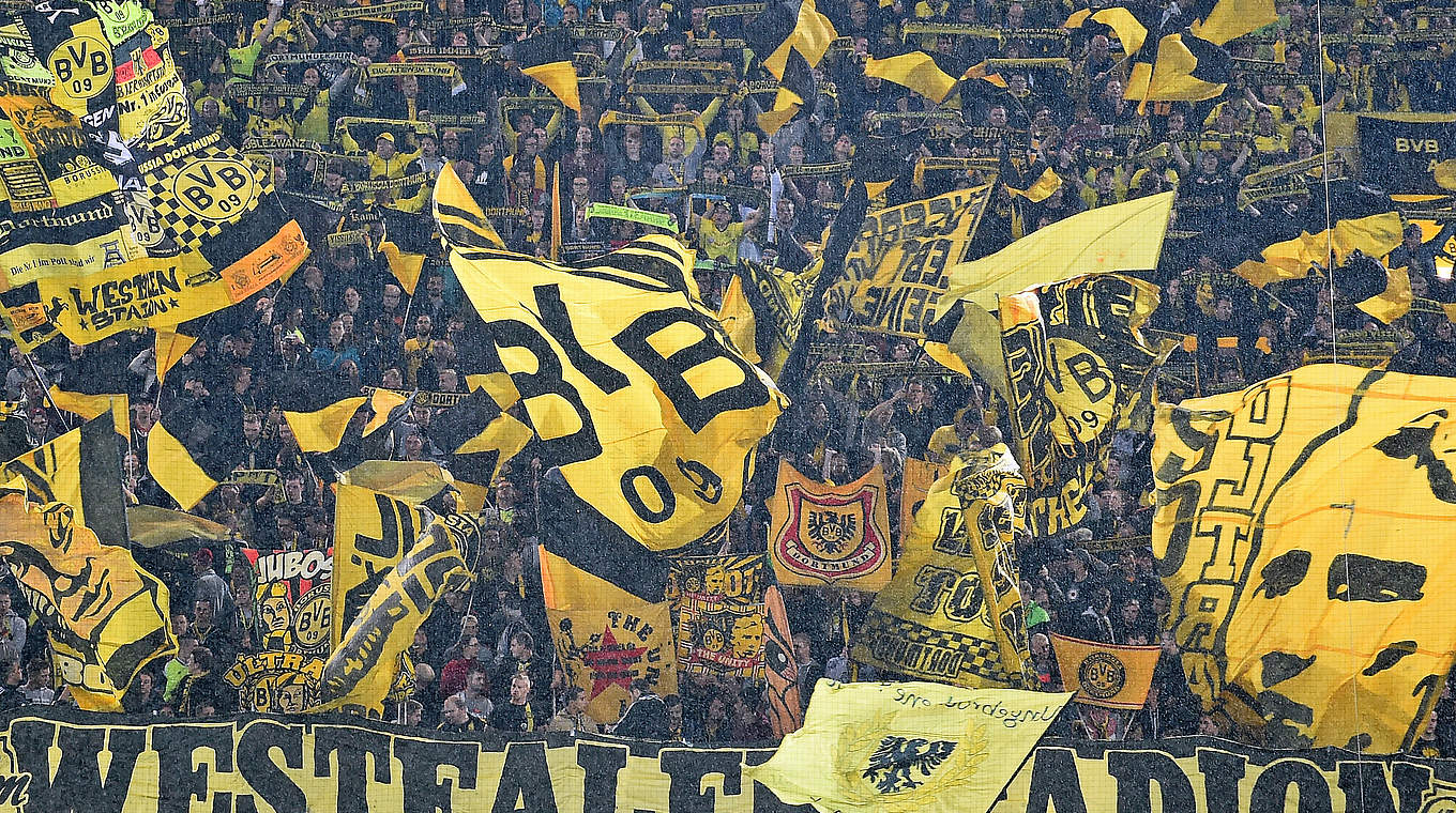 Ausgelassene Stimmung: 64.200 Fans feiern den Sieg im Dortmunder Stadion © 2015 Getty Images