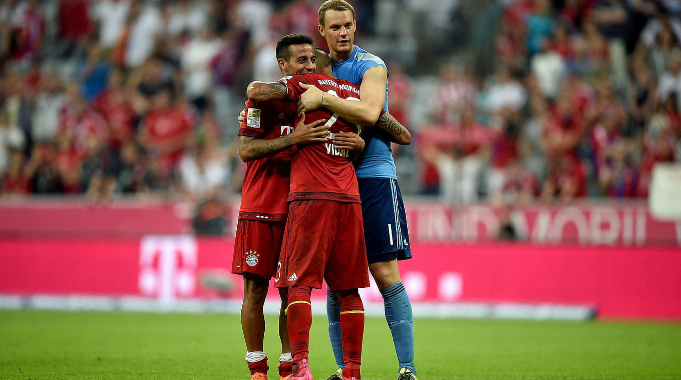 Manuel Neuer (r.): "Haben von Anfang an gezeigt, dass wir unbedingt gewinnen wollen" © 2015 Getty Images
