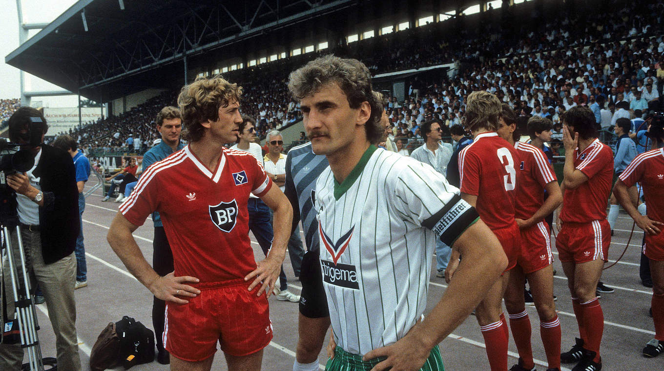 Nordderby 1985: Rudi Völler (v.) verteidigt mit Werder gegen den HSV die Führung © imago sportfotodienst