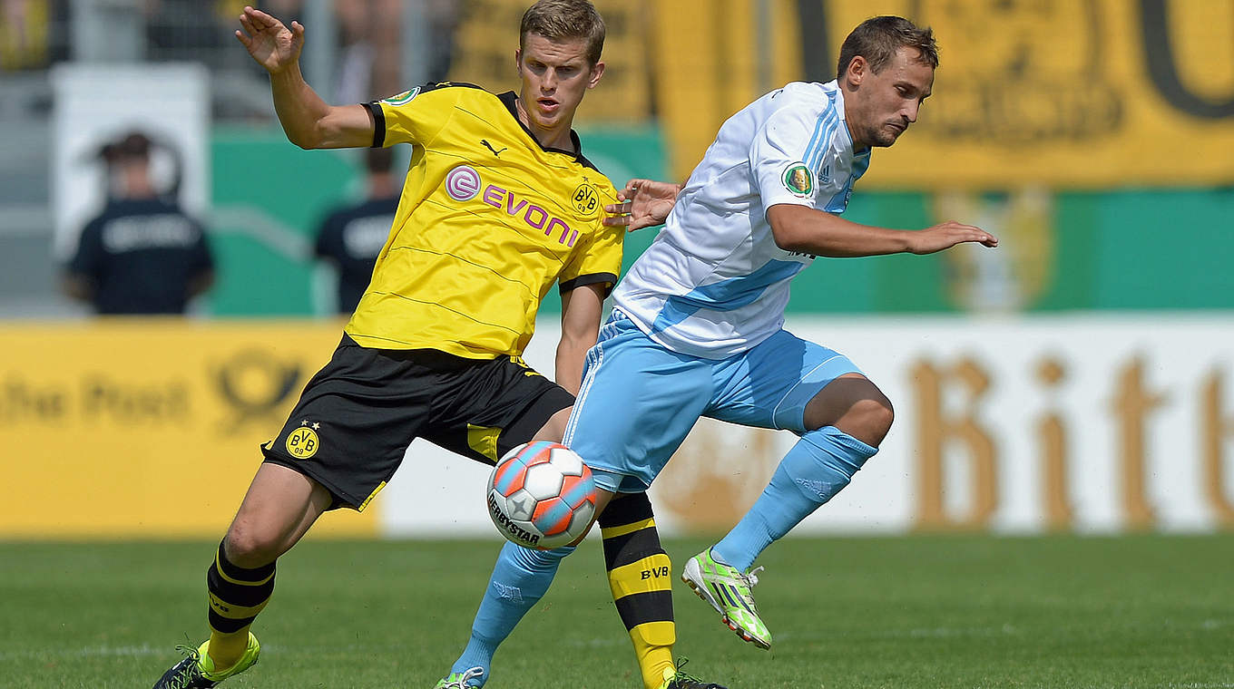 Im DFB-Pokalduell gegen Dortmunds Sven Bender: der Chemnitzer Anton Fink (r.) © 2015 Getty Images