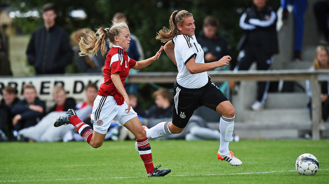 Meistens einen Schritt schneller: Lisa Ebert im Laufduell mit der Dänin Josefine Funch (l.) © 2015 Getty Images