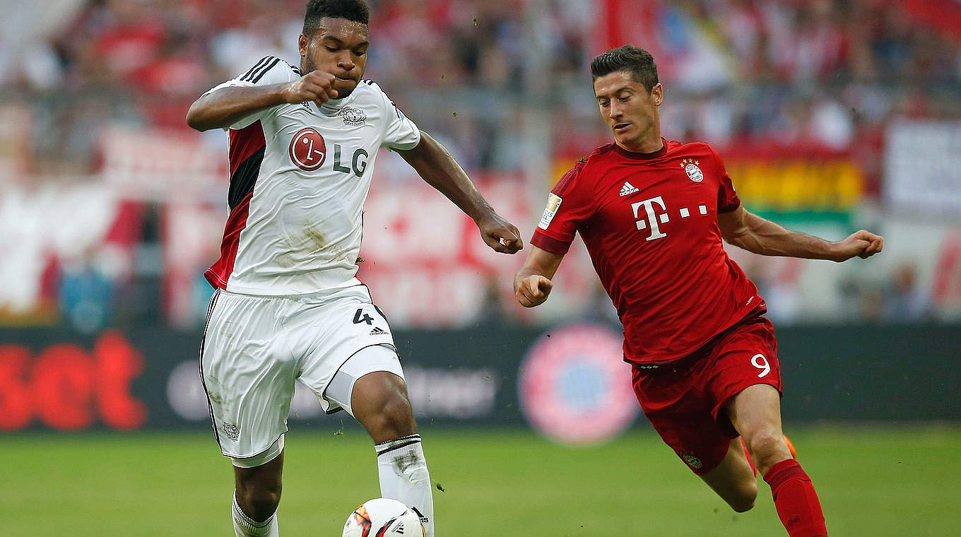In der Bundesliga gegen Bayern-Angreifer Lewandowski (r.): Bayer-Verteidiger Tah © 2015 Getty Images