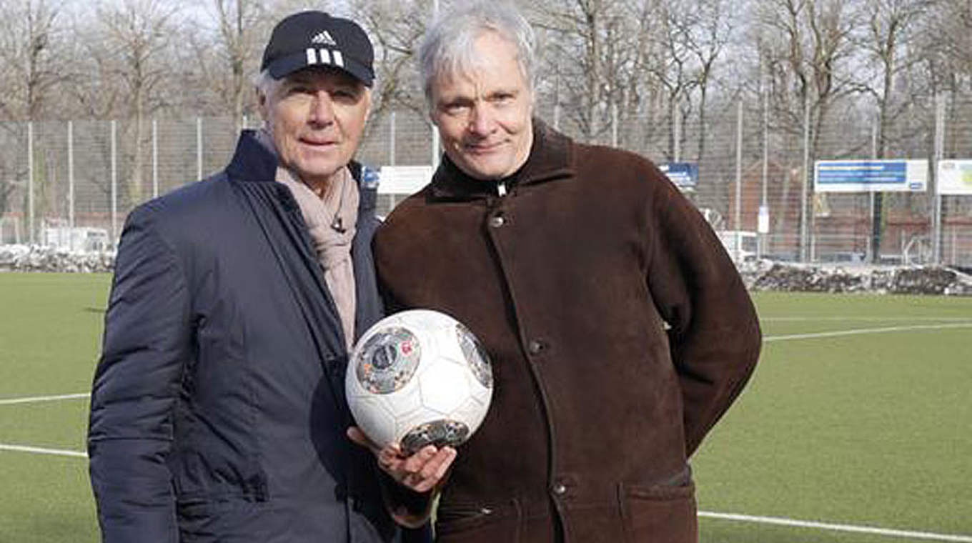Ein Jahr lang Begleiter von Beckenbauer: Regisseur Schadt (r.) und sein Filmteam © ARD