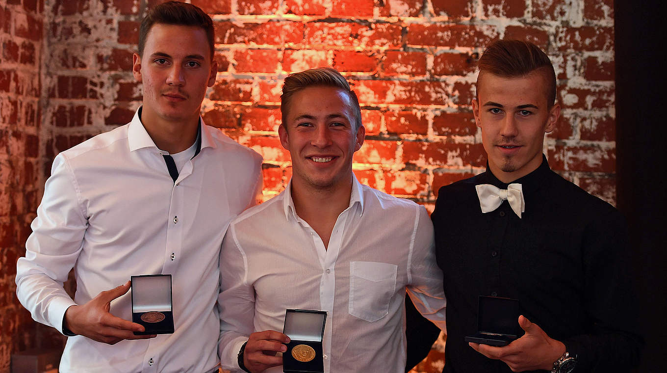 Die ausgezeichneten U 17-Nationalspieler: Frommann, Passlack und Dorsch © 2015 Getty Images