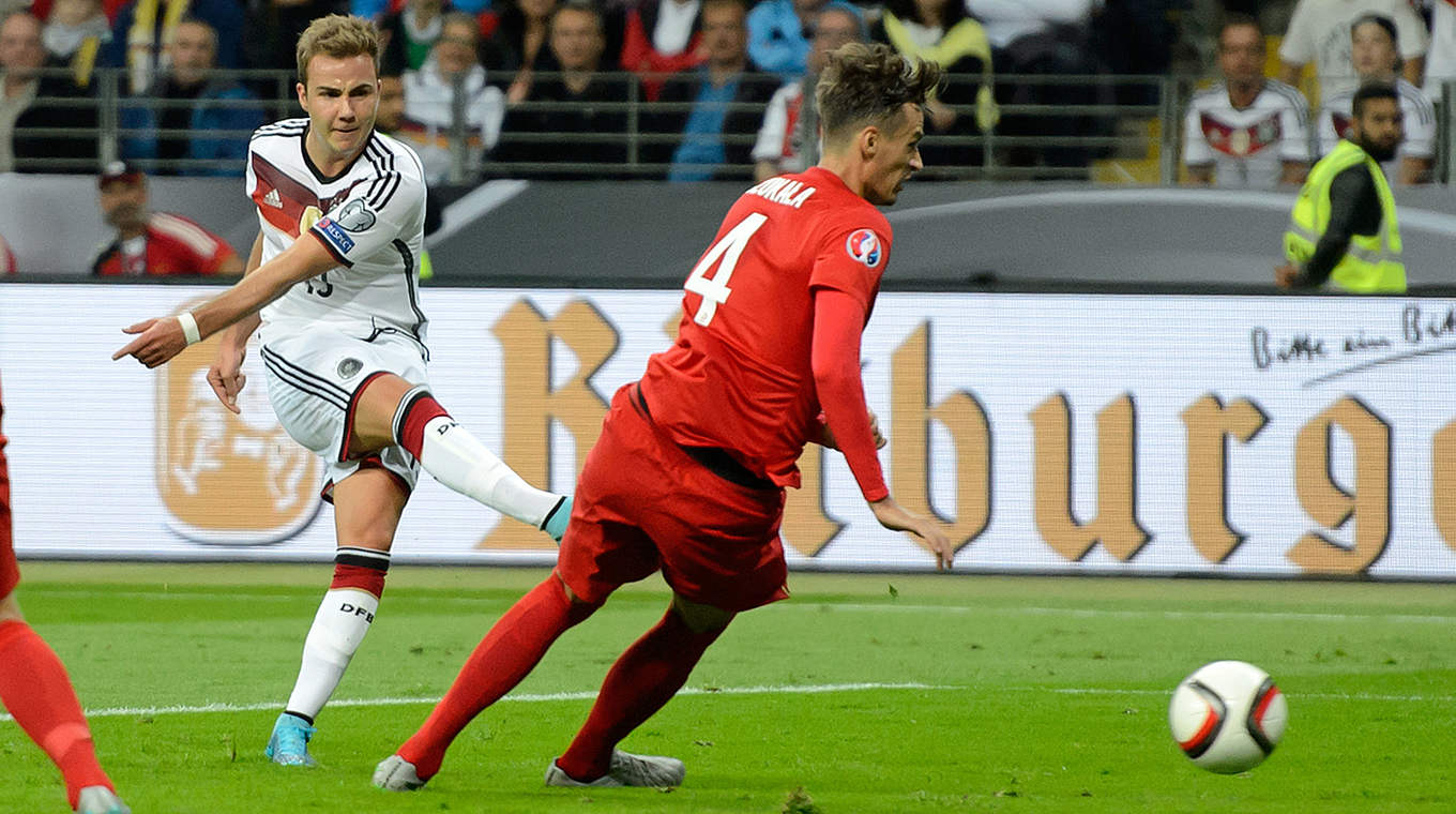 Mario Götze doubled the hosts' lead from the edge of the box © GES/Alexander Scheuber
